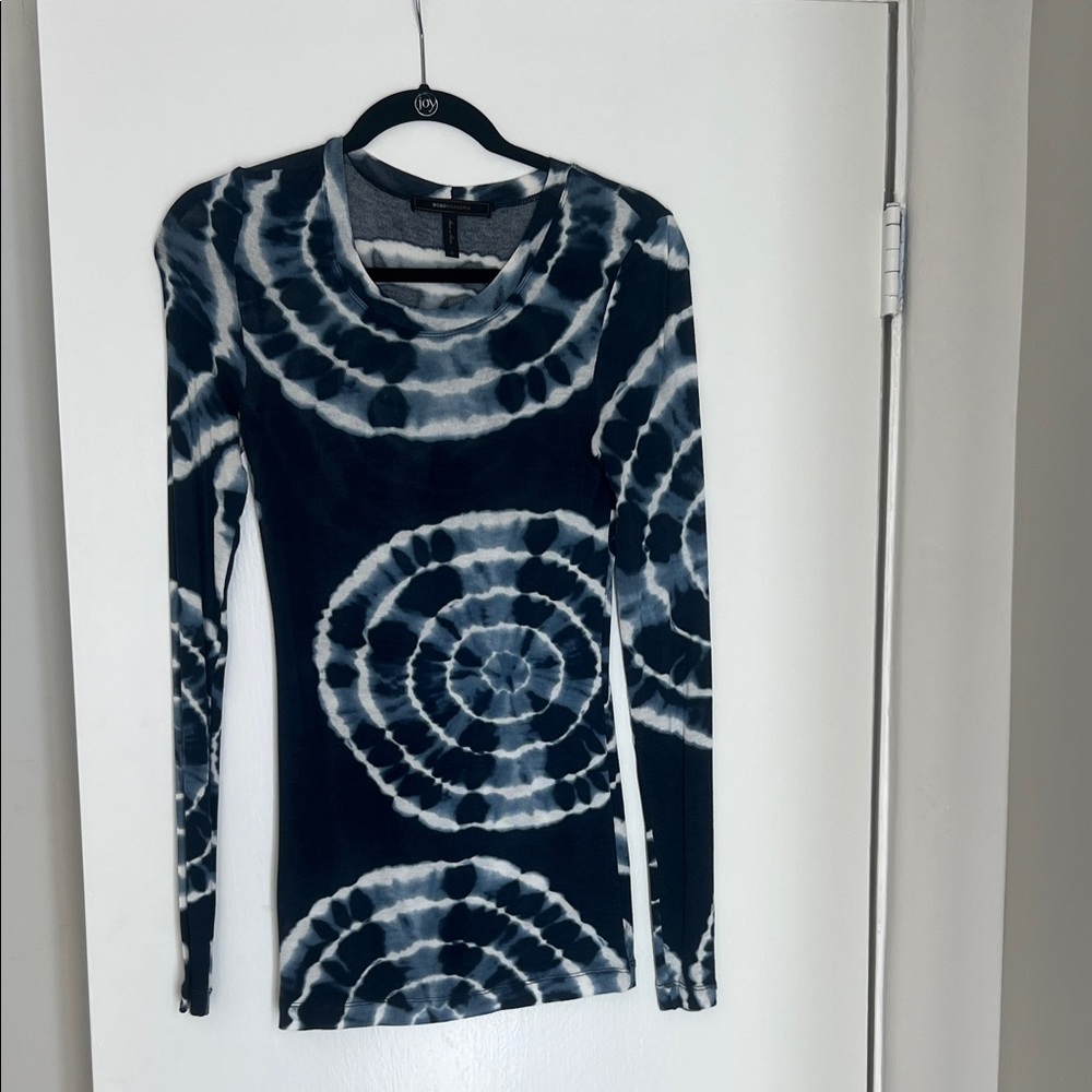 BCBGMaxAzria Navy and White Spiral Long Sleeve Top